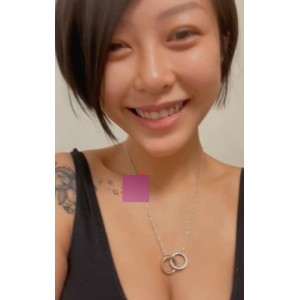 Onlyfans上的百变美少女：何麦枒，冷酷又楚楚动人，魔鬼级别的性感视频，3.01G，让你心旷神怡，欲罢不能！