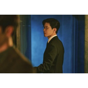 《迷网追凶》第一季：科技与惊悚的穿越之旅