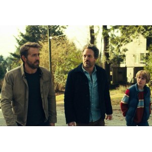 《2022年：亚当计划，穿越时空拯救未来》