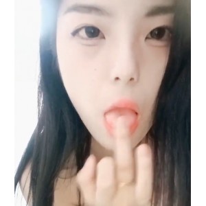 宿舍里的QQ糖：24V8.3G吃瓜视频，性感女孩欲罢不能