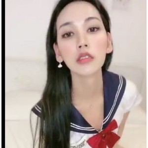 小玉的露脸高颜值TS合集：性感动作、给力接吻，点燃粉丝欲望