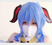 柚子猫：大眼睛、苗条身材、性感衣服、多才多艺、自信魅力无法抗拒的Onlyfans视频