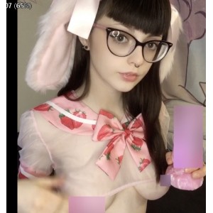 火辣混血小姐姐HoneyMomo的时尚搭配、美妆技巧、旅行记录等精彩视频