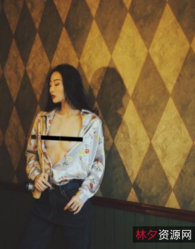 高冷女神李芸:有尺度私拍视频《性感豪放、艺术涩情,高品质魅力爆棚》