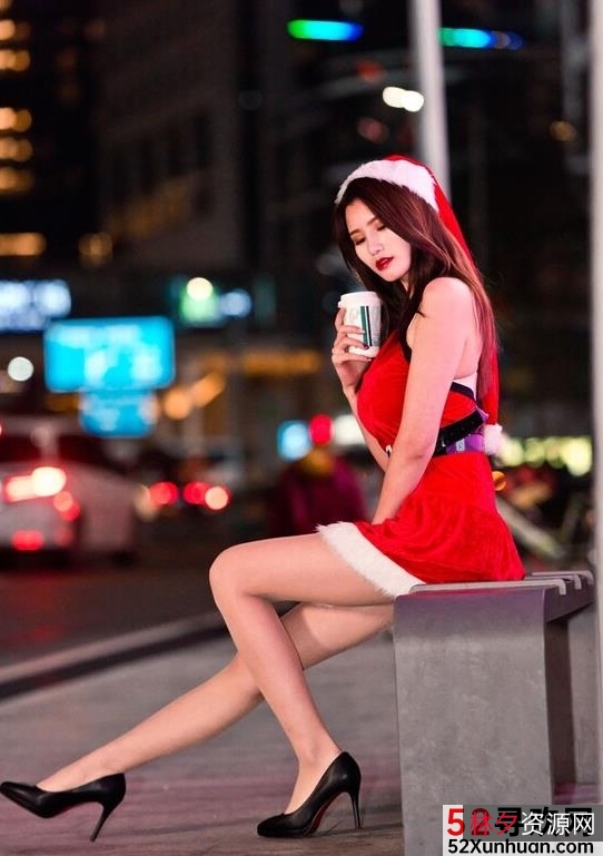 街拍高跟长腿圣诞女郎:荤素兼备,颜值爆表,资源一流!