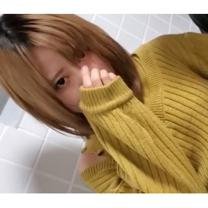 小璐：精选尤物的公共厕所草莓之旅