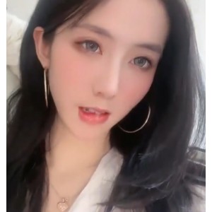 《花椒鱼鱼不甜：火辣网红大长腿热舞洗澡放飞自我》