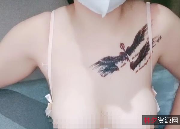 半糖直播网红主播童颜大罩杯