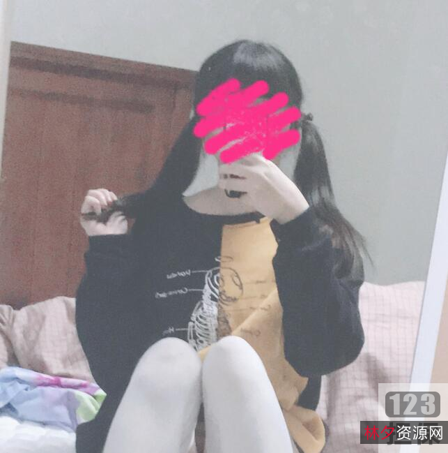 喵喵40部精彩视频：室内自拍，JK裙、白衬衫、女仆COS、小黑喵、小粉短裙等，写真图视频，小马尾辫！