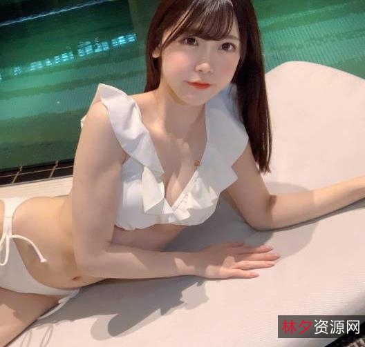 皆瀬あかり：勇气撑起的梦想，7部作品36.2G，19岁新人女友的抚眉妖娆颜值