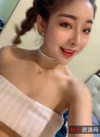 双峰露脸精选妹子脖颈皮肤保养品玫瑰花瓣葡萄白色黑色蕾丝内衣诱惑