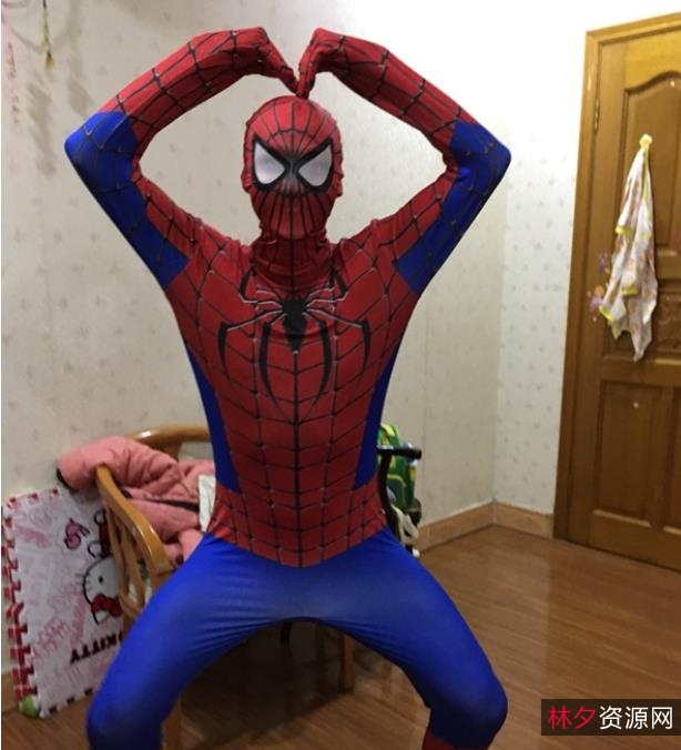《双人互动Cosplay：蜘蛛侠与空姐的惊险故事》