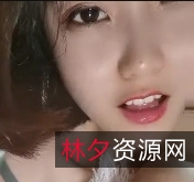 清纯大眼萌妹子露脸厕所放飞自我私房照