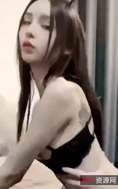 新款Onlyfans超甜女孩服装，胡子大叔款式