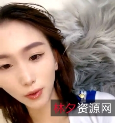 美女服装诱惑摆弄小腰，精彩百度盘1V+1.96GB转载搬运