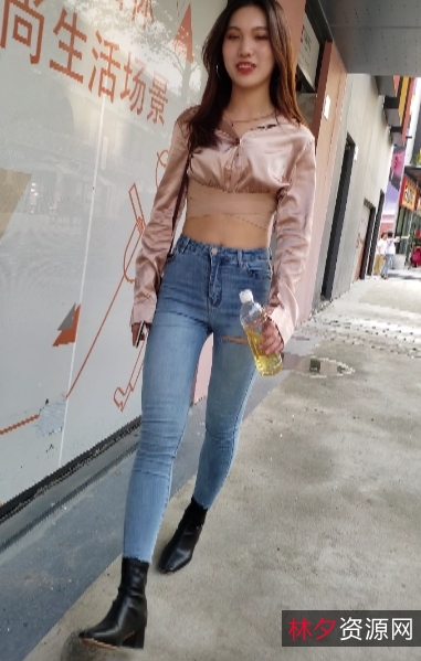 紧身牛仔裤长腿翘臀美女视频，百度云分享！