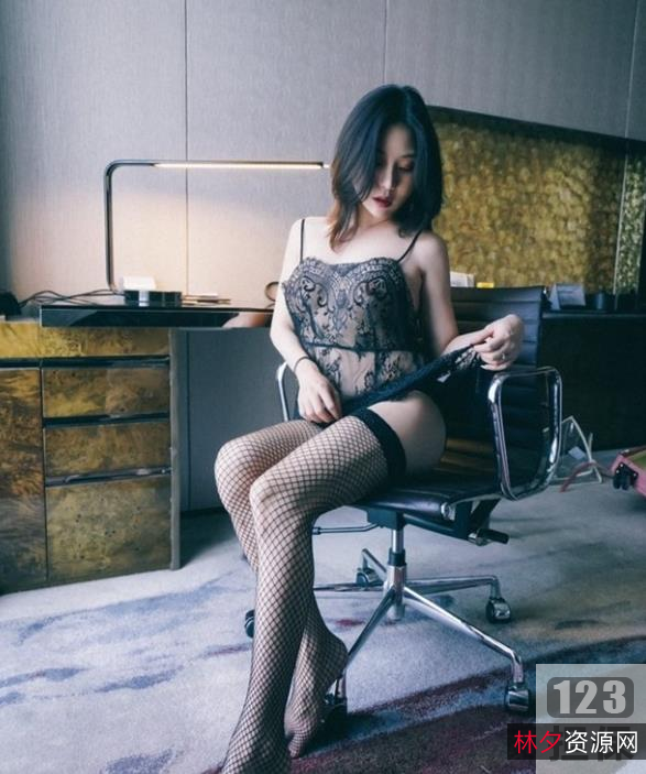 元气美美推特女神的真爱之旅:博主颜值视频作品、豪车PAPA视频与美图颜控