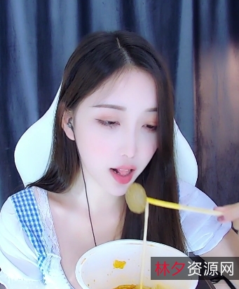 虎牙女主播林软软：高颜值身材丰满，妩媚美味直播