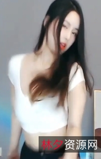 斗鱼虎牙人气女神苏樱直播间浮力视频：高颜值小仙女肤白大长腿纤细