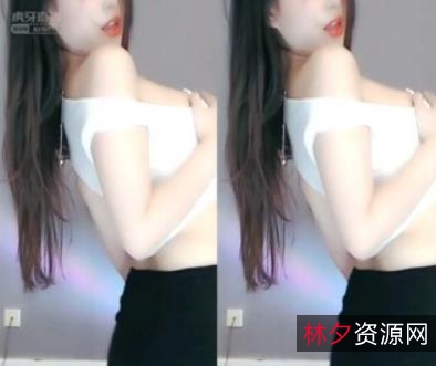 斗鱼虎牙人气女神苏樱直播间浮力视频：高颜值小仙女肤白大长腿纤细