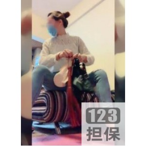 霸道女总裁的短袜惩罚：残忍无理的员工要求引发高能体罚