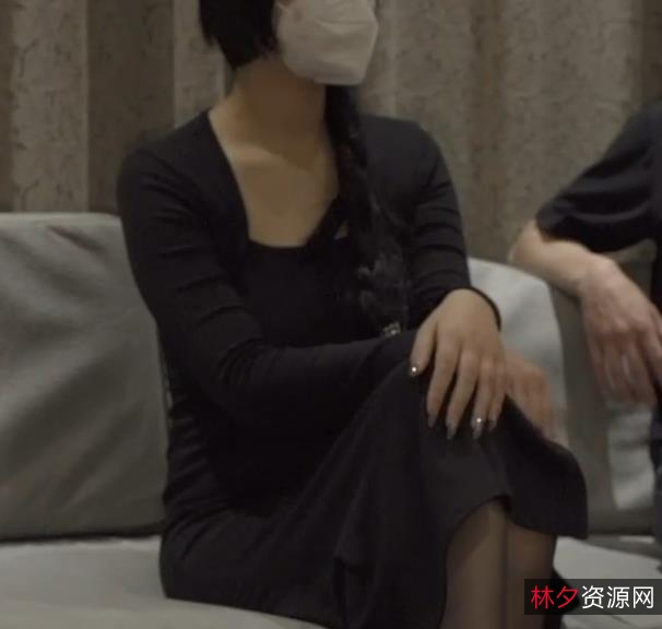 长腿黑丝妻子亿米车上诱惑[1V-593M]