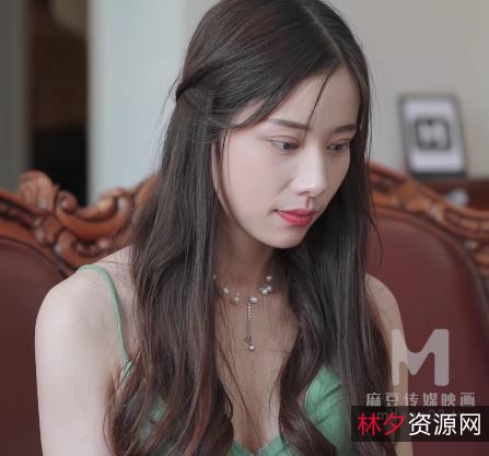 《小少妇嫌自己老公不给力T吃肌肉男》-1V-1.6G-32分钟-某传媒-抖音事件-女主-颜值-身材-痔疮-声音