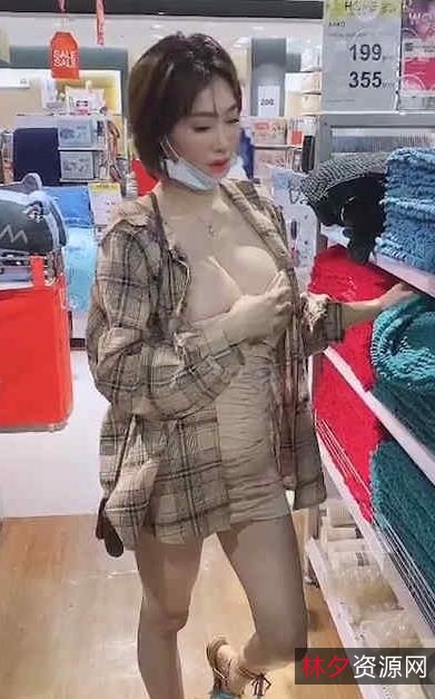 泰国网红mauymyb:车灯、波段、大玉兔,深沟、某处姿式,人间尤物!