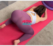OnlyFans妮可：水润圆润蜜臀，1V1.6G，青春韵味锻炼瑜伽作品粉丝