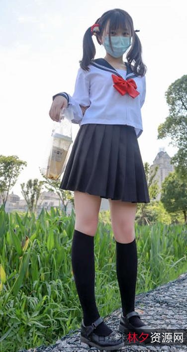 小洛丽：JK白丝系列作品，高颜值工口糯米姬，双马尾成熟魅力