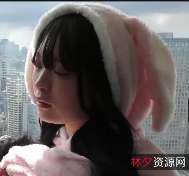 粉色小兔子FC2作品34分钟，落地窗画面身材出色