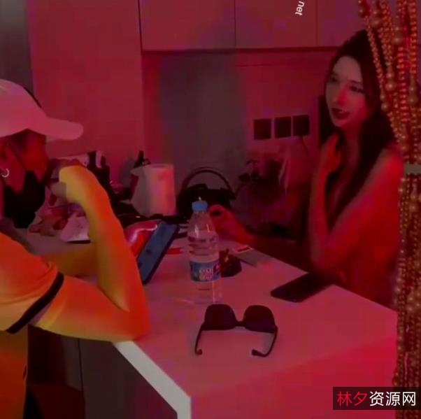 颜值巅峰网红主播欣桐诱惑美团小哥1V-20M视频资源