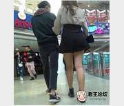 长腿美女街拍视频，迷人魅力无法自拔！