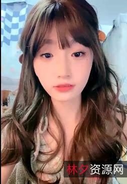 呜崽酱：女神颜值巅峰自拍视频，嫩妩媚优质身姿令人倾倒