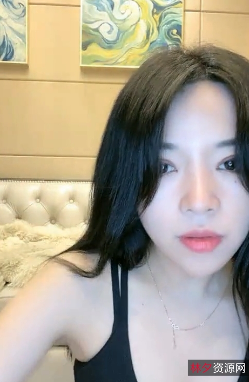 迷人大罩杯美腿主播小雅:10.2G视频震撼上线