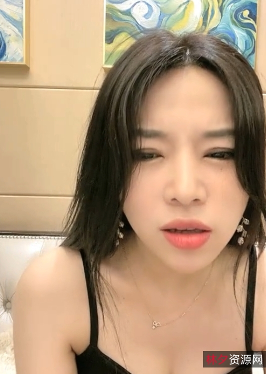 迷人大罩杯美腿主播小雅:10.2G视频震撼上线