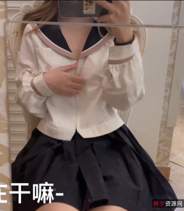 福利姬肉肉45.6g合集新增20v这个标题包含了关键信息：福利姬肉肉，视频大小为45.6g，合集中新增了20v视频。通过这个标题，观众可以清晰地了解到合集的内容和最新更新。