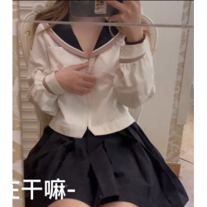 福利姬肉肉45.6g合集新增20v这个标题包含了关键信息：福利姬肉肉，视频大小为45.6g，合集中新增了20v视频。通过这个标题，观众可以清晰地了解到合集的内容和最新更新。