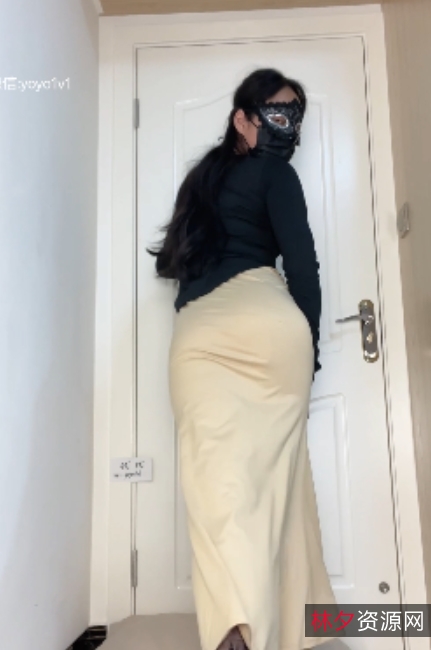 文还是科学，优优家教老师都能够给予学生们最全面的指导。视频中还包括了一些学生们常犯的错误和易错点的解析，以及一些学习技巧和方法的分享。这对于那些希望提高学习成绩的学生来说，无疑是一份宝贵的资料。购买这部定制的优优家教老师的奖励视频，不仅可以帮助你更好地理解学习内容，提高学习效果，还可以收藏一份珍贵的教学资源。无论你是学生还是家长，都可以通过观看这部视频，学习到优优家教老师的教学方法和经验，为自己的