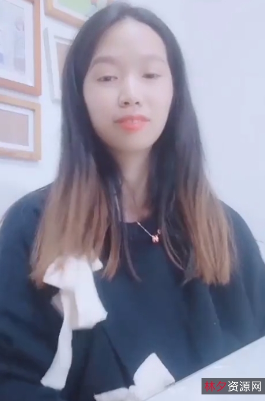 独家疯狂抖音美女小雪尺度大胆展示薄丝空档裤，引爆百度盘！