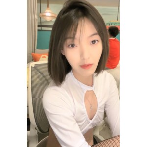 收藏的物品，让观众可以从中获得一些灵感和启发。她的视频在百度和ED2K等平台上都有独家发布，吸引了大量粉丝的关注和收藏。如果你也喜欢有趣的灵魂和绿转黄的主题，不妨来关注熙颜的频道，一起感受她的独特魅力吧！