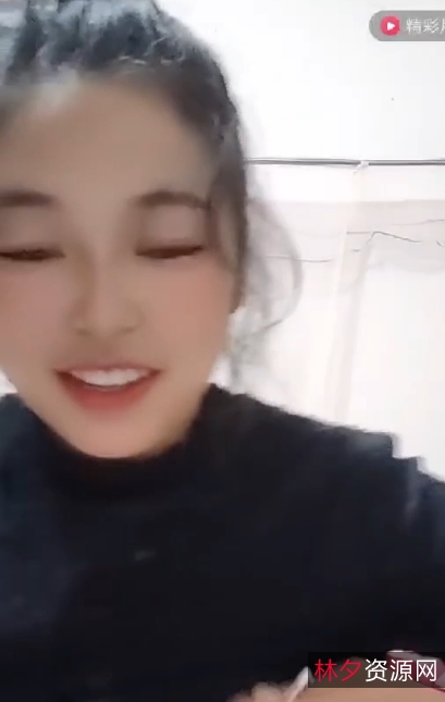 疯狂抖音美女PK：小花光pp倒立劈叉视频震撼展示