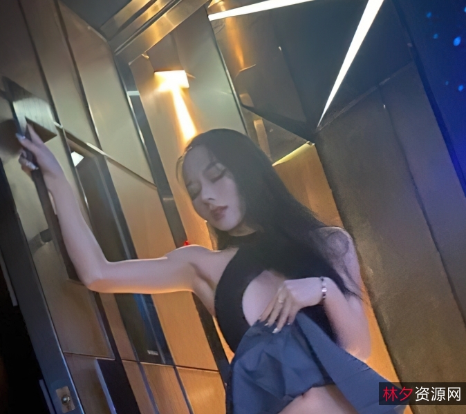 佳多饱人前女神小狗视频合集10.7g精彩补充,2021年新增露脸展示,收藏量达441