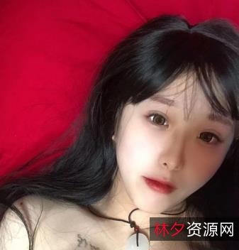 快手长腿女神DragonLLLLLL最新合集7V4.5G，家里自拍，露脸戴眼罩，亲弟弟男主