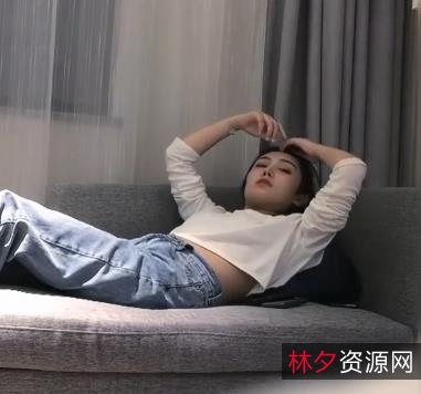 精选T花学生美女合集3V1.3G，校园自拍，颜值身材俱佳，三位女主，观看体验极佳