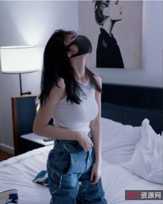 虎牙超人气顶流网红玩偶姐姐最新私拍合集_1V212MB，尺度性感