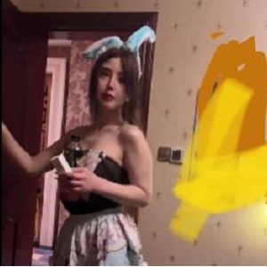 三朵金花热舞集锦8V58分钟蜜桃身材太顶抖音直播意外展示