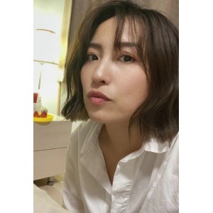 收藏平台Zoemilf反差婊教师少妇视频1部350M，大灯蜜桃臀喘息湿声诱人