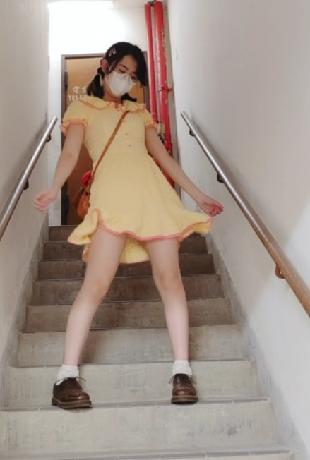 奶咪复古肉丝楼梯自嗨46V6.99G超顶了